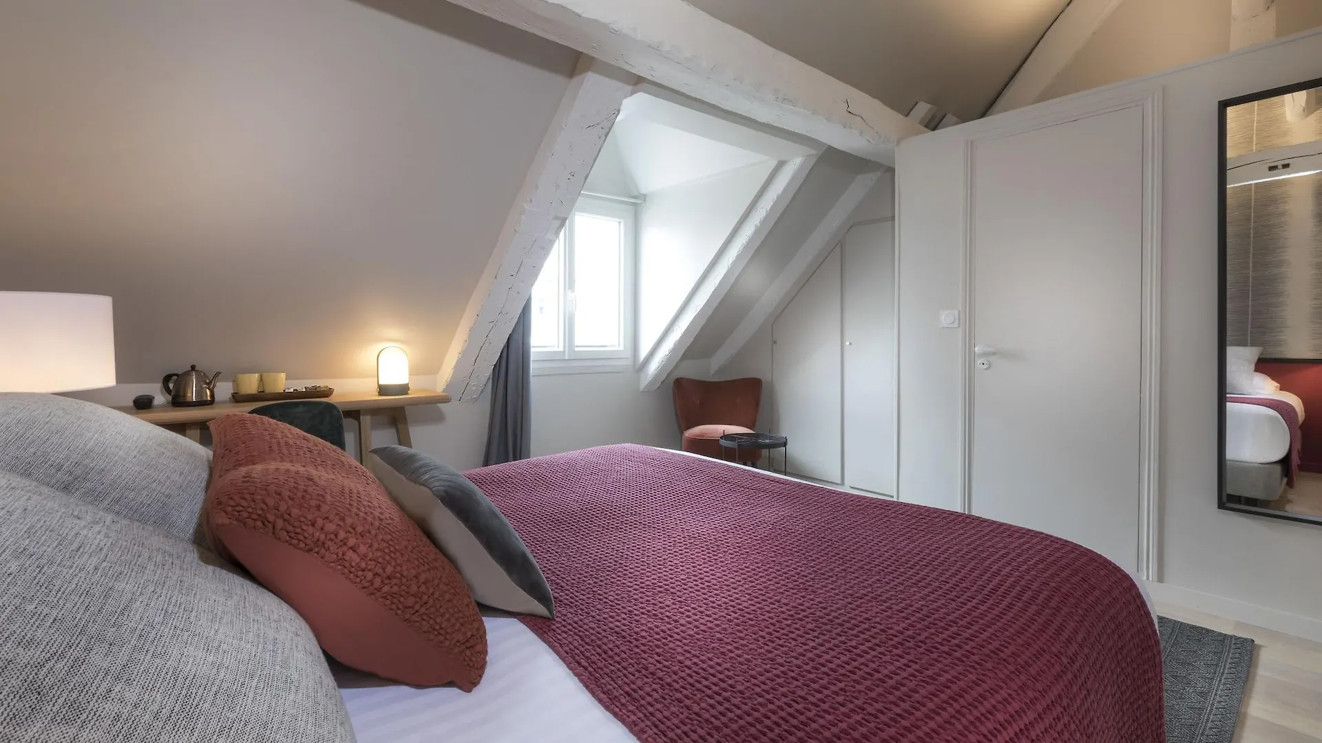 Hotel Jeanne D'arc Le Marais 3*
